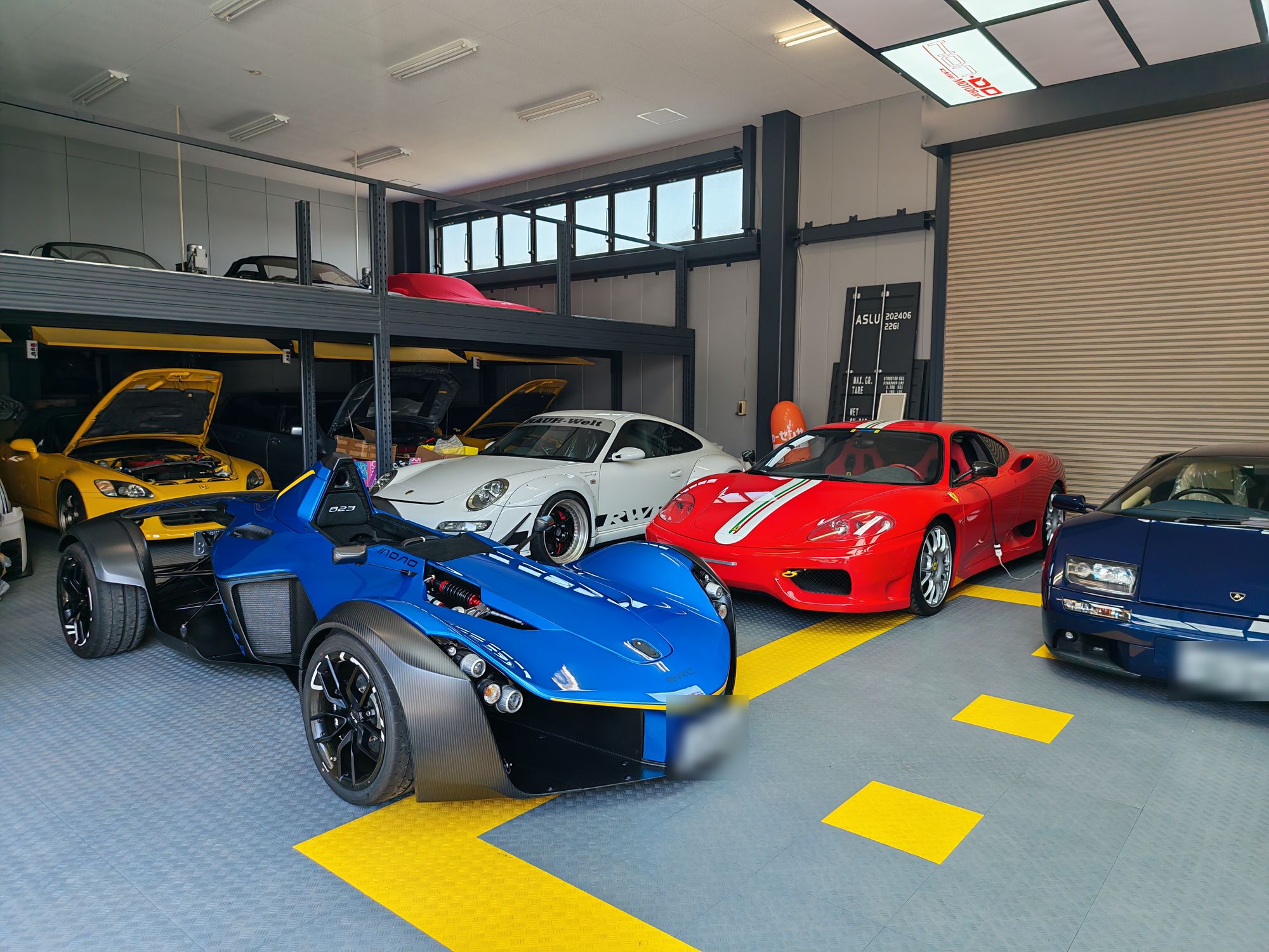 BAC Mono, RWB Porsche 911, Ferrari Challenge Stradale and Lamborghini Diablo in the HONDO MOTOR ART garage