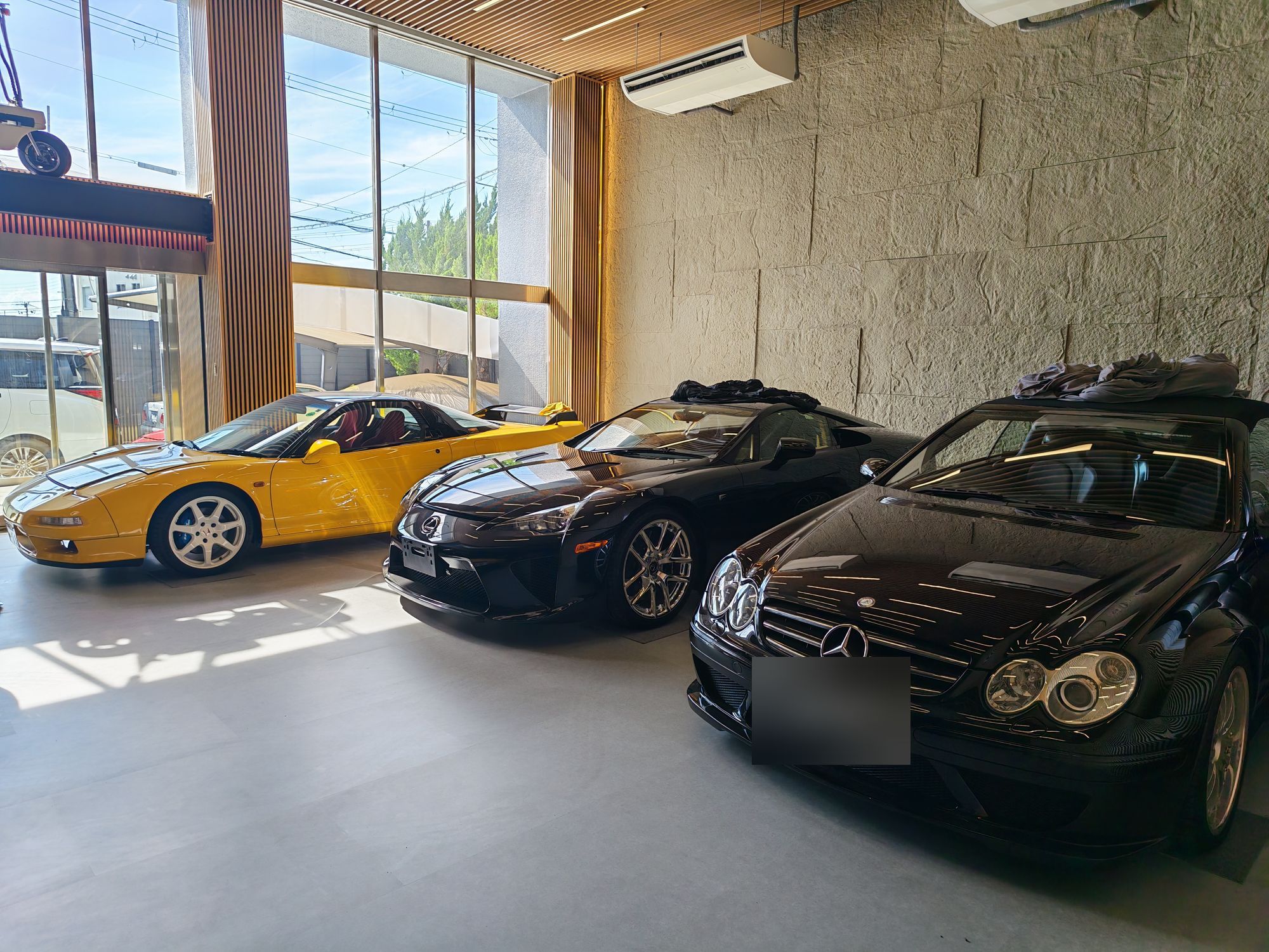 HONDO MOTOR ART showroom in Osaka with a Honda NSX, Lexus LFA and Mercedes-Benz CLK DTM